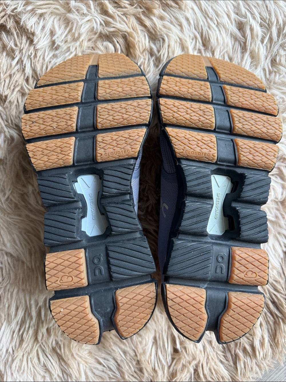 On Running Lavender and Black Cloud Running Shoes NWOT - Picture 4 of 6